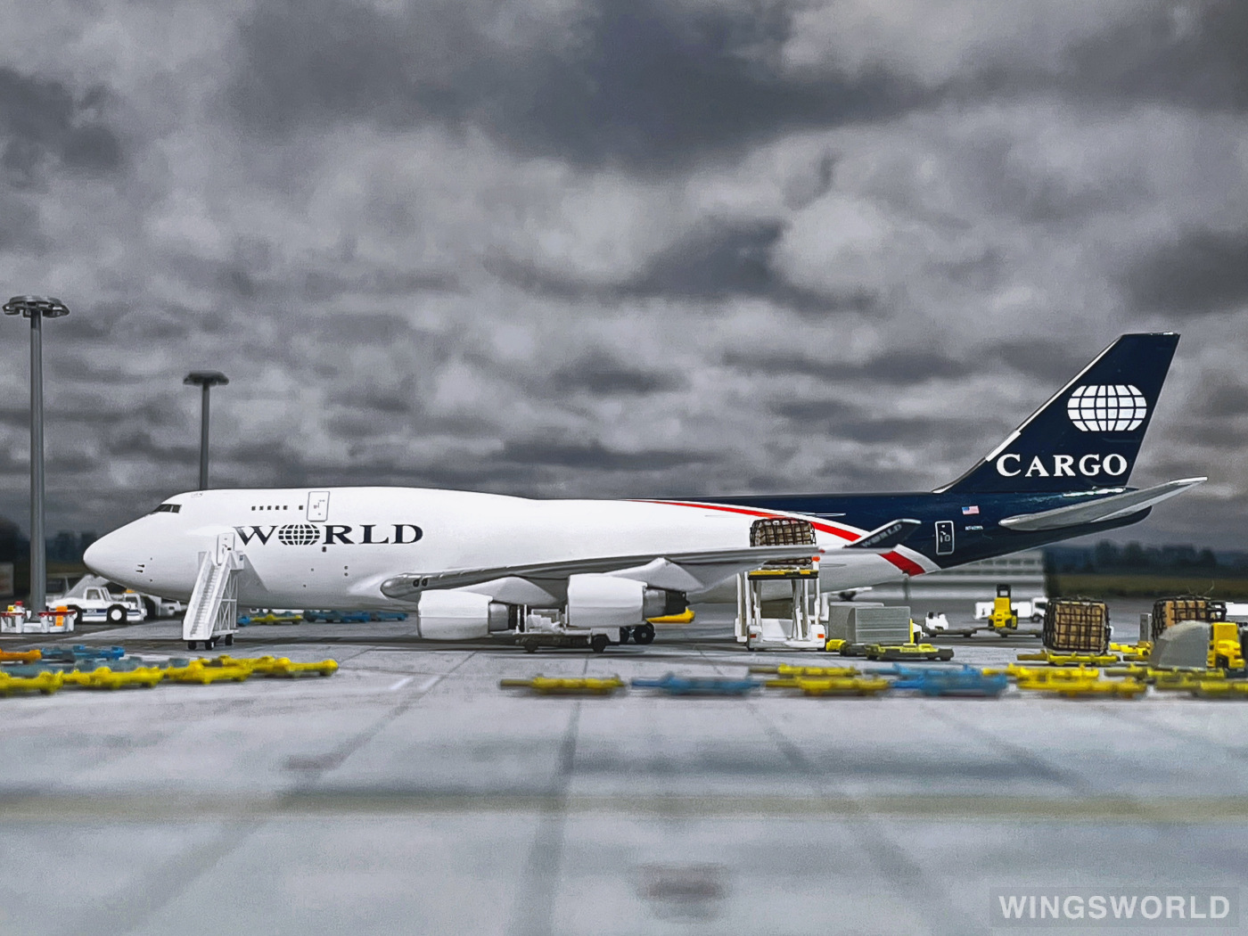 Aviation400 1:400 AV474007 World Airways Boeing 747-400 N740WA