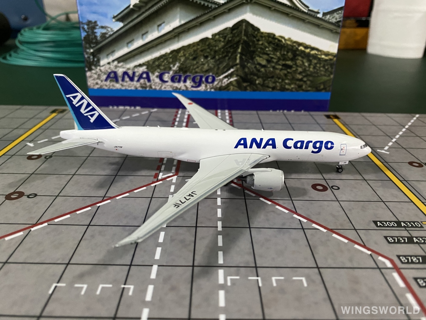 Phoenix 1:400 PH04248 ANA 全日空 Boeing 777F JA771F