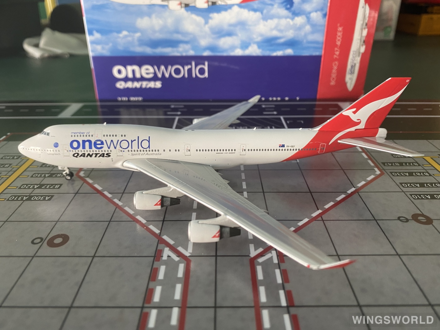 Phoenix 1:400 PH04347 Qantas 澳洲航空 Boeing 747-400 VH-OEF