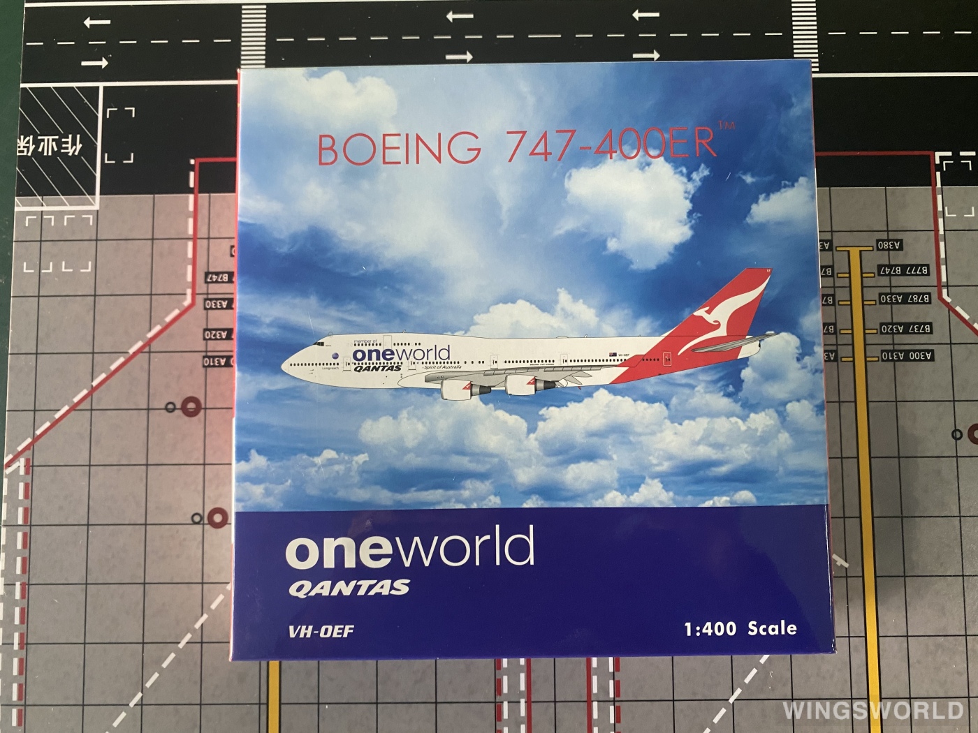 Phoenix 1:400 PH04347 Qantas 澳洲航空 Boeing 747-400 VH-OEF