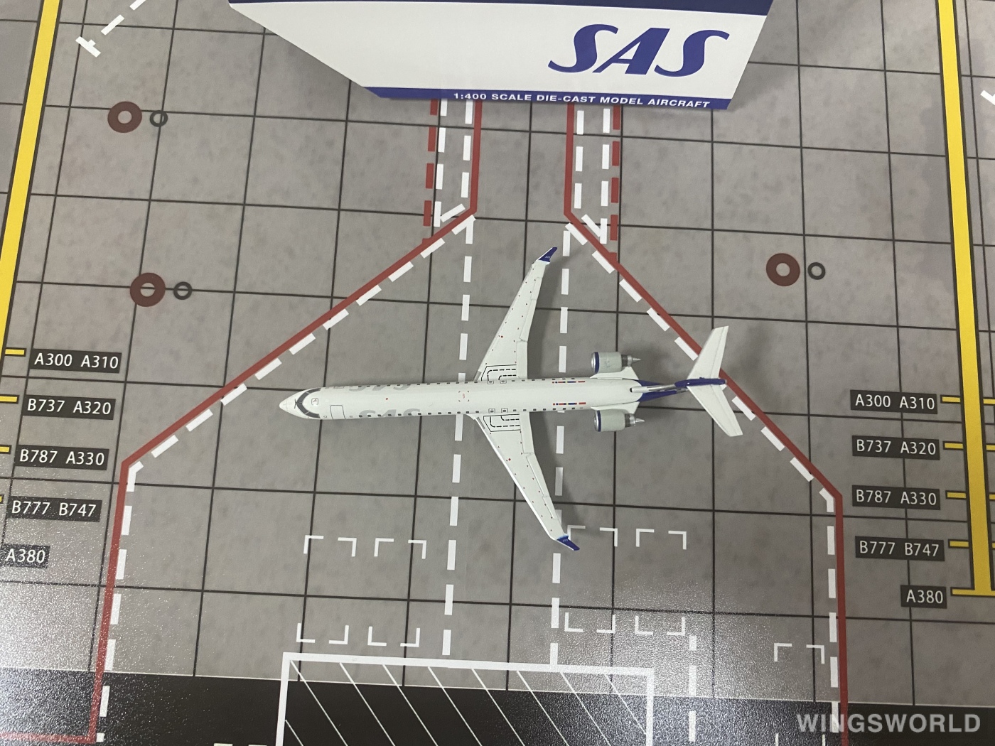 Geminijets 1:400 GJSAS1979 SAS 北欧航空 Bombardier CRJ900 ES-ACG