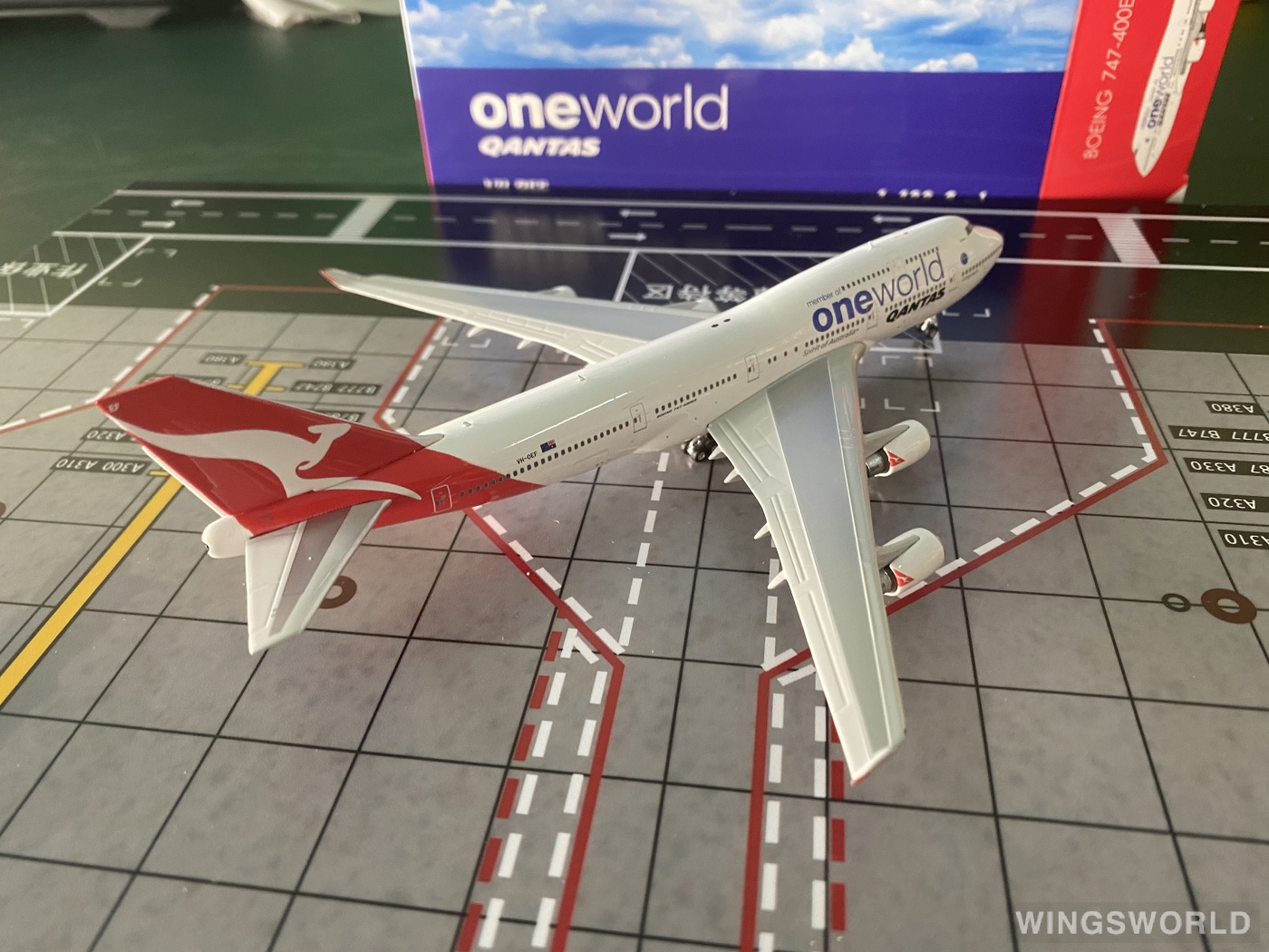 Phoenix 1:400 PH04347 Qantas 澳洲航空 Boeing 747-400 VH-OEF