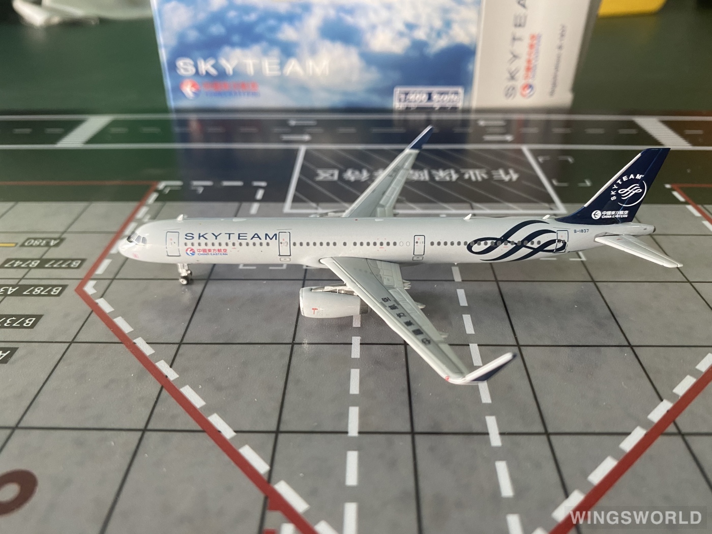 Phoenix 1:400 PH11660 China Eastern 中国东方航空 Airbus A321 B-1837