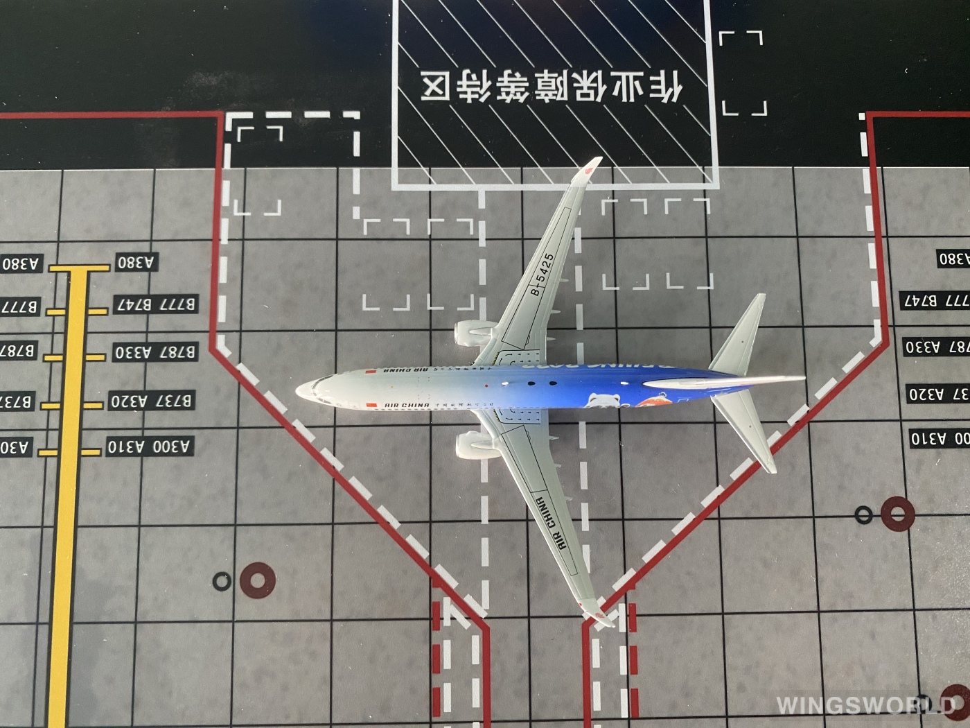 Phoenix 1:400 PH04356 Air China 中国国际航空 Boeing 737-800 B-5425