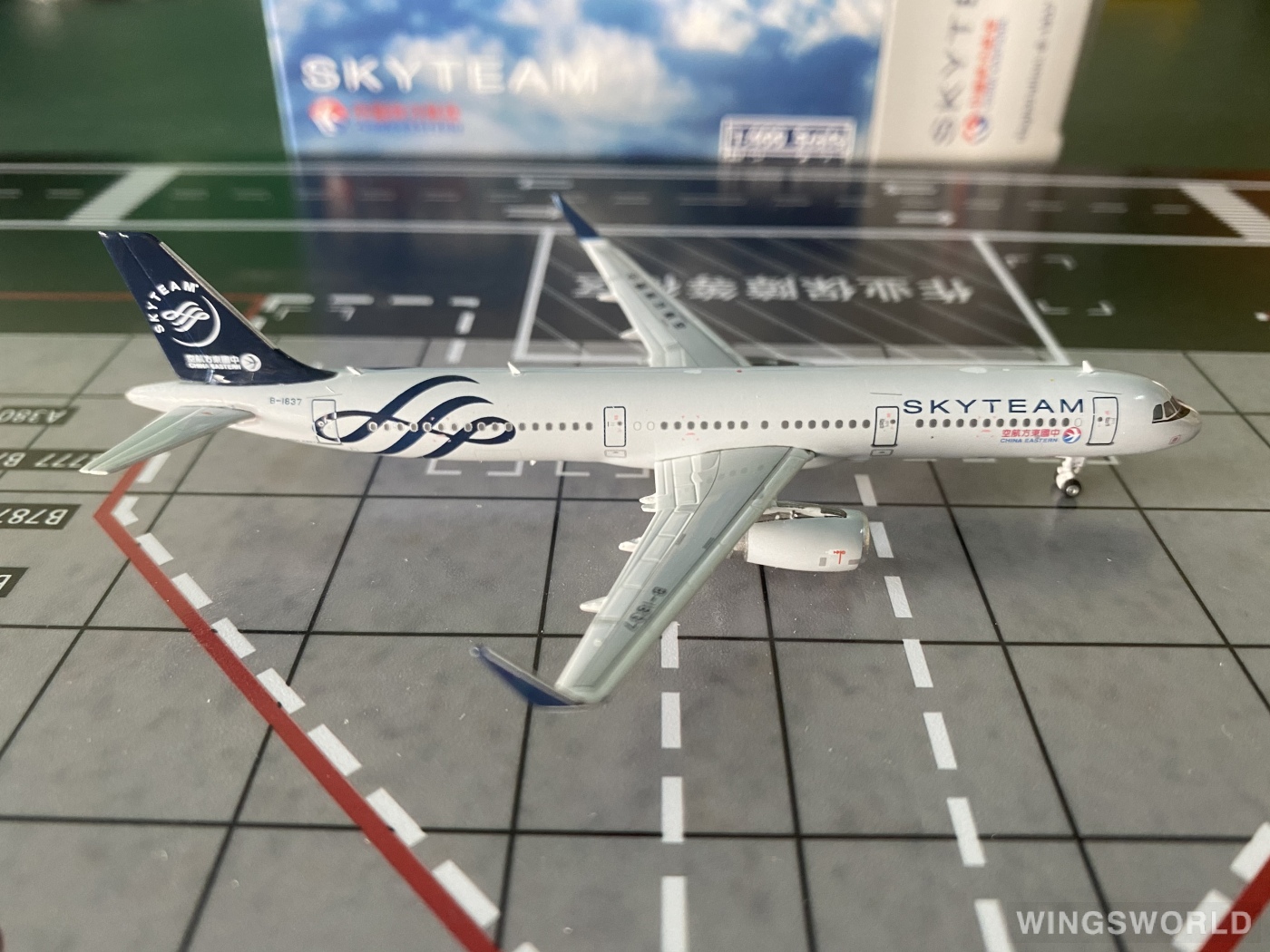 Phoenix 1:400 PH11660 China Eastern 中国东方航空 Airbus A321 B-1837