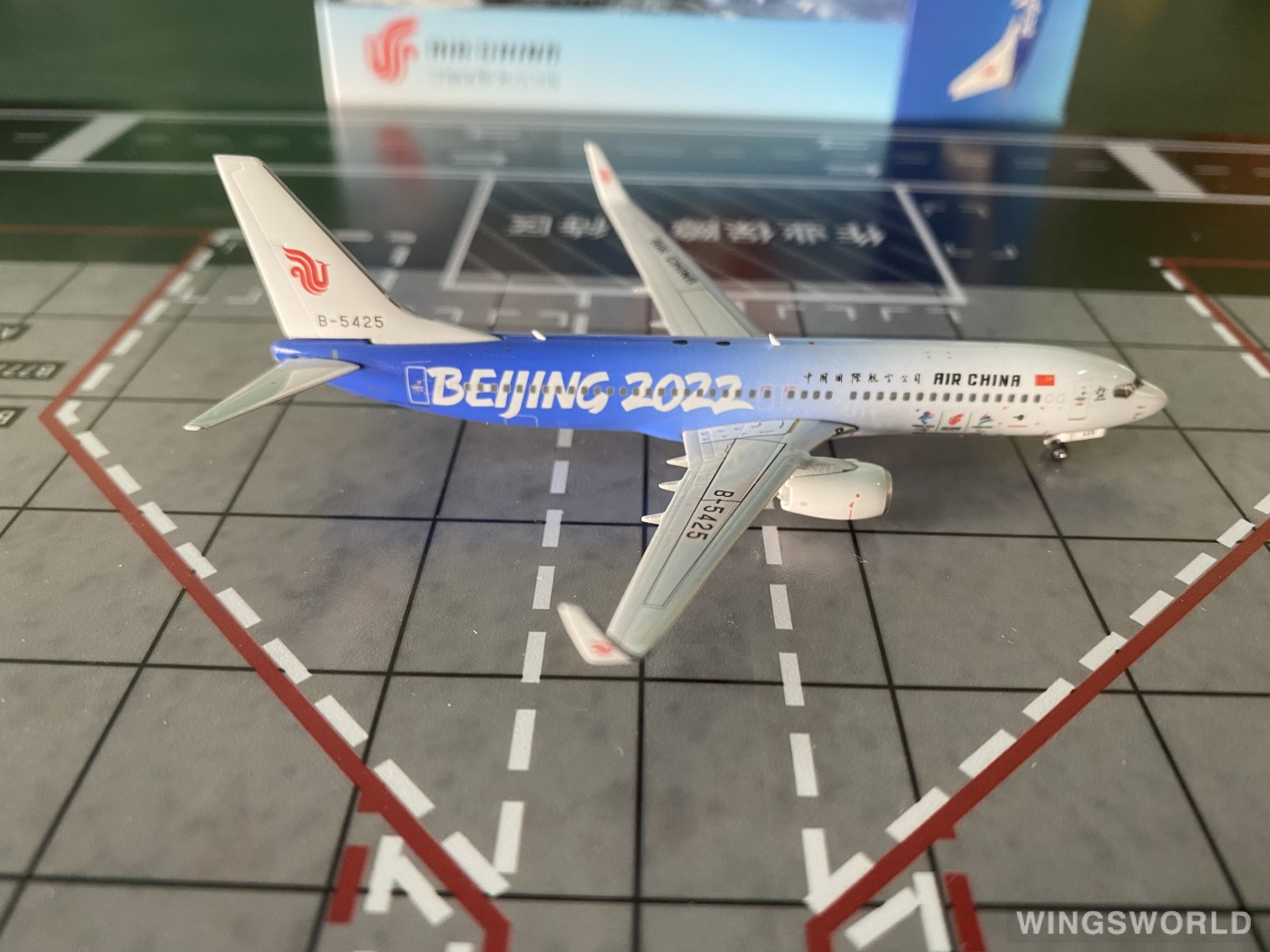 Phoenix 1:400 PH04356 Air China 中国国际航空 Boeing 737-800 B-5425