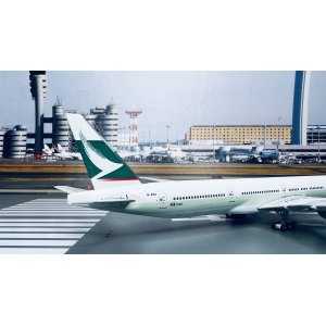 Cathay Pacific 国泰航空 Boeing 777-300 B-KPA 1997s color. First 777-300ER for Cathay Pacific. With rolling gears. White box package. PHBKPA Phoenix 1:400