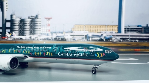 Cathay Pacific 国泰航空 Boeing 777-300ER B-KPB 1997s colors. 