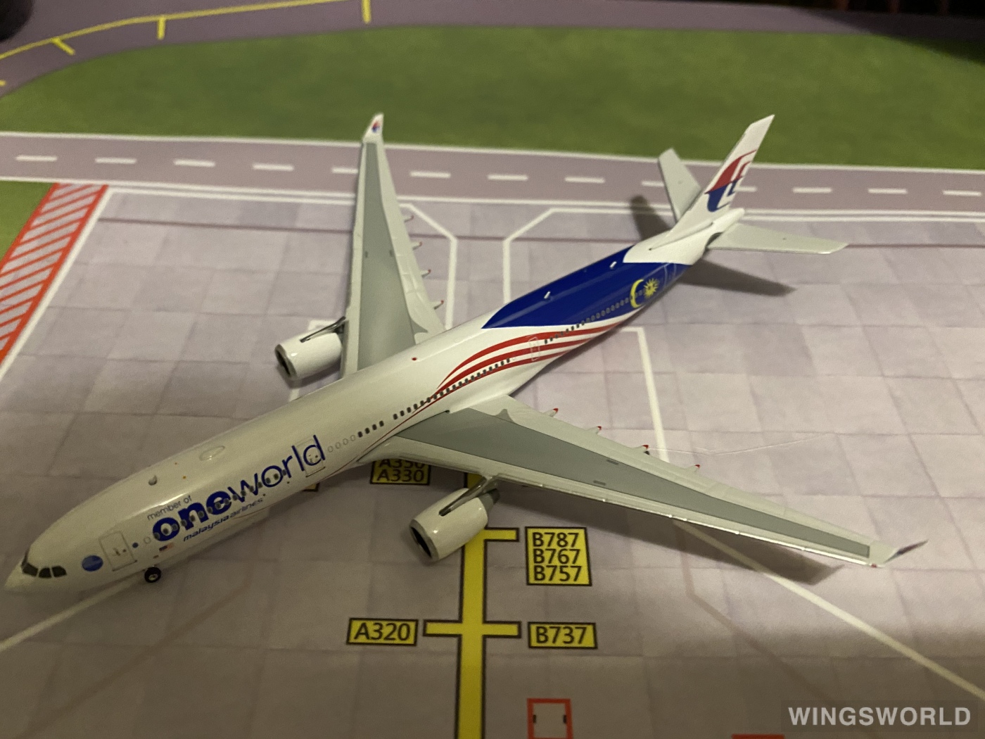 Phoenix 1:400 PH04358 Malaysia Airlines 马来西亚航空 Airbus A330-300 9M-MTE