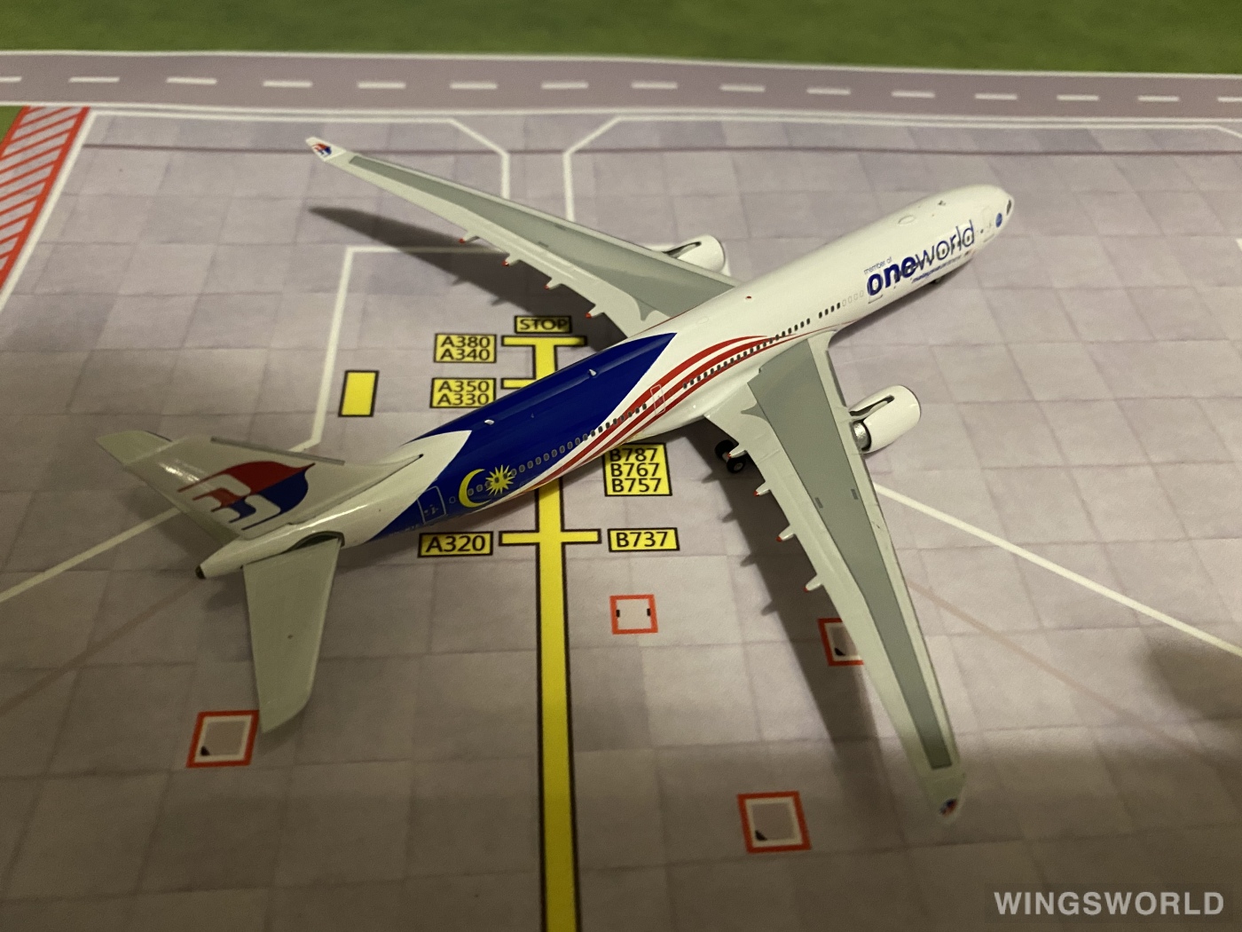 Phoenix 1:400 PH04358 Malaysia Airlines 马来西亚航空 Airbus A330-300 9M-MTE