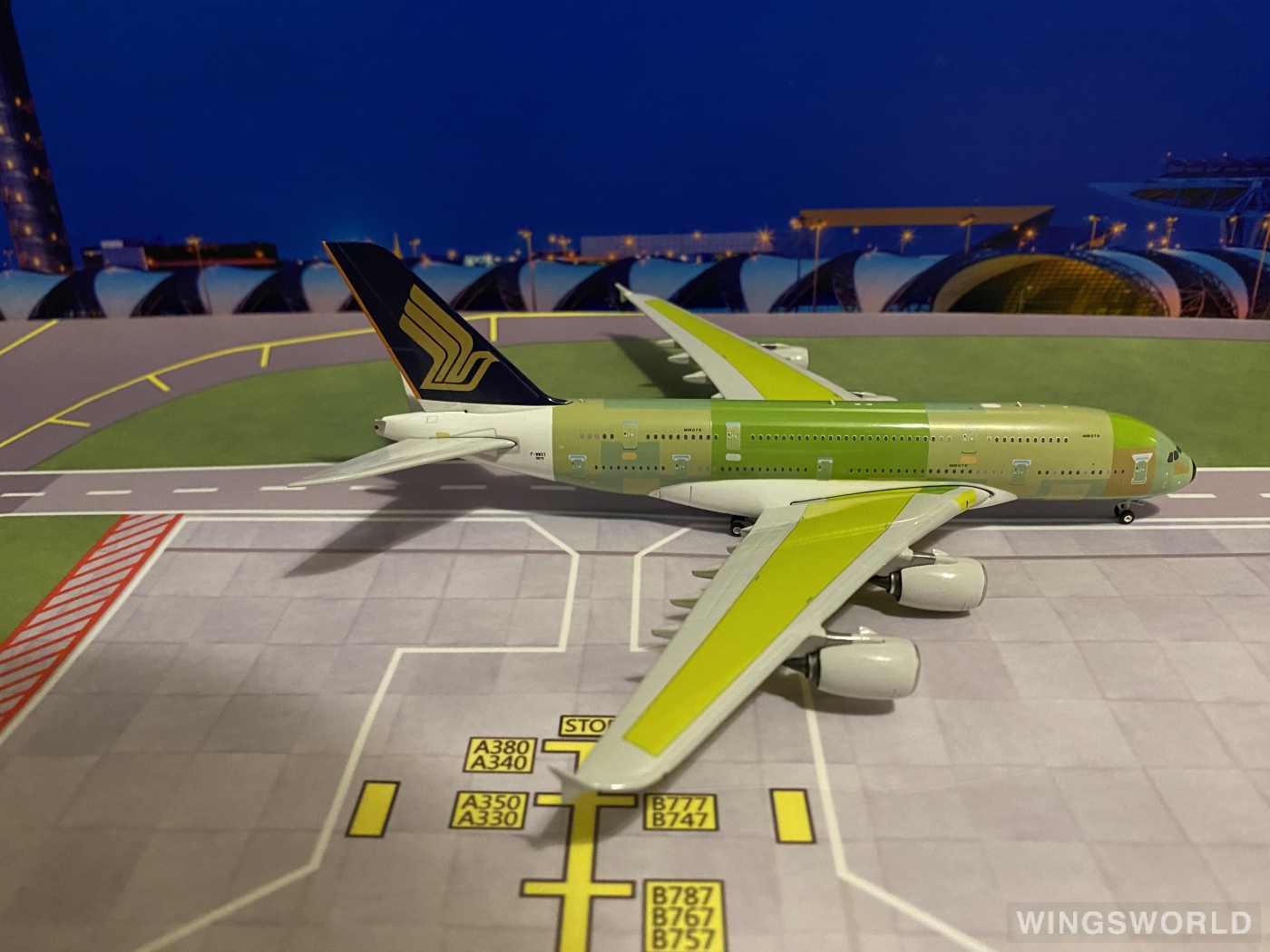 Phoenix 1:200 PH04375 Singapore Airlines 新加坡航空 Airbus A380-800 F-WWST