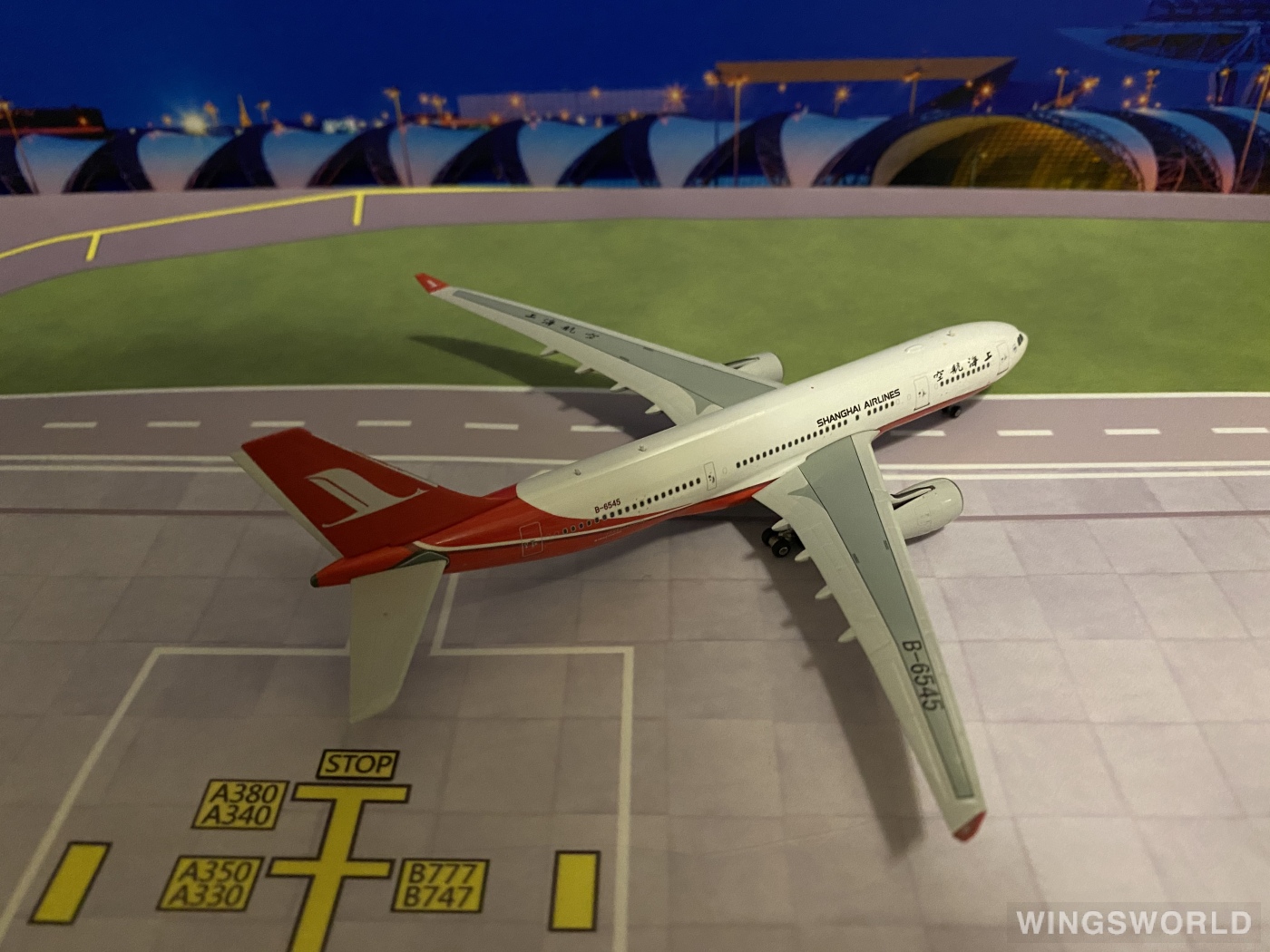 Phoenix 1:400 PH10839 Shanghai Airlines 上海航空 Airbus A330-200 B-6545