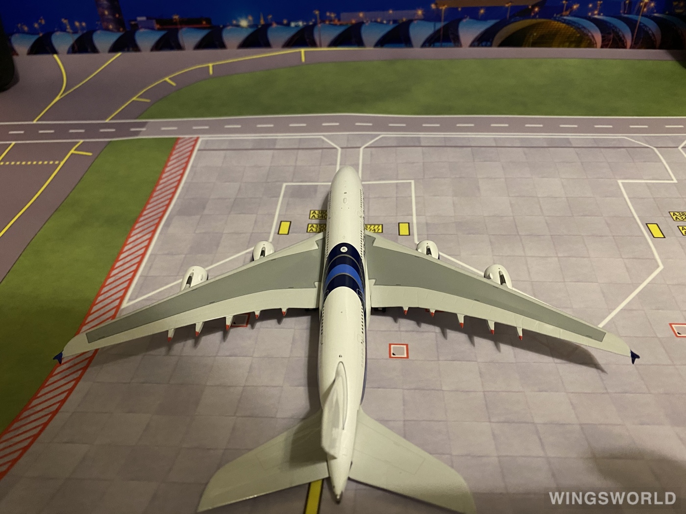 Phoenix 1:400 PH04405 Malaysia Airlines 马来西亚航空 Airbus A380-800 9M-MNC