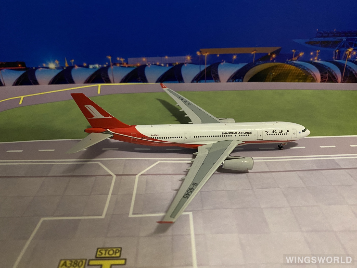 Phoenix 1:400 PH10839 Shanghai Airlines 上海航空 Airbus A330-200 B-6545