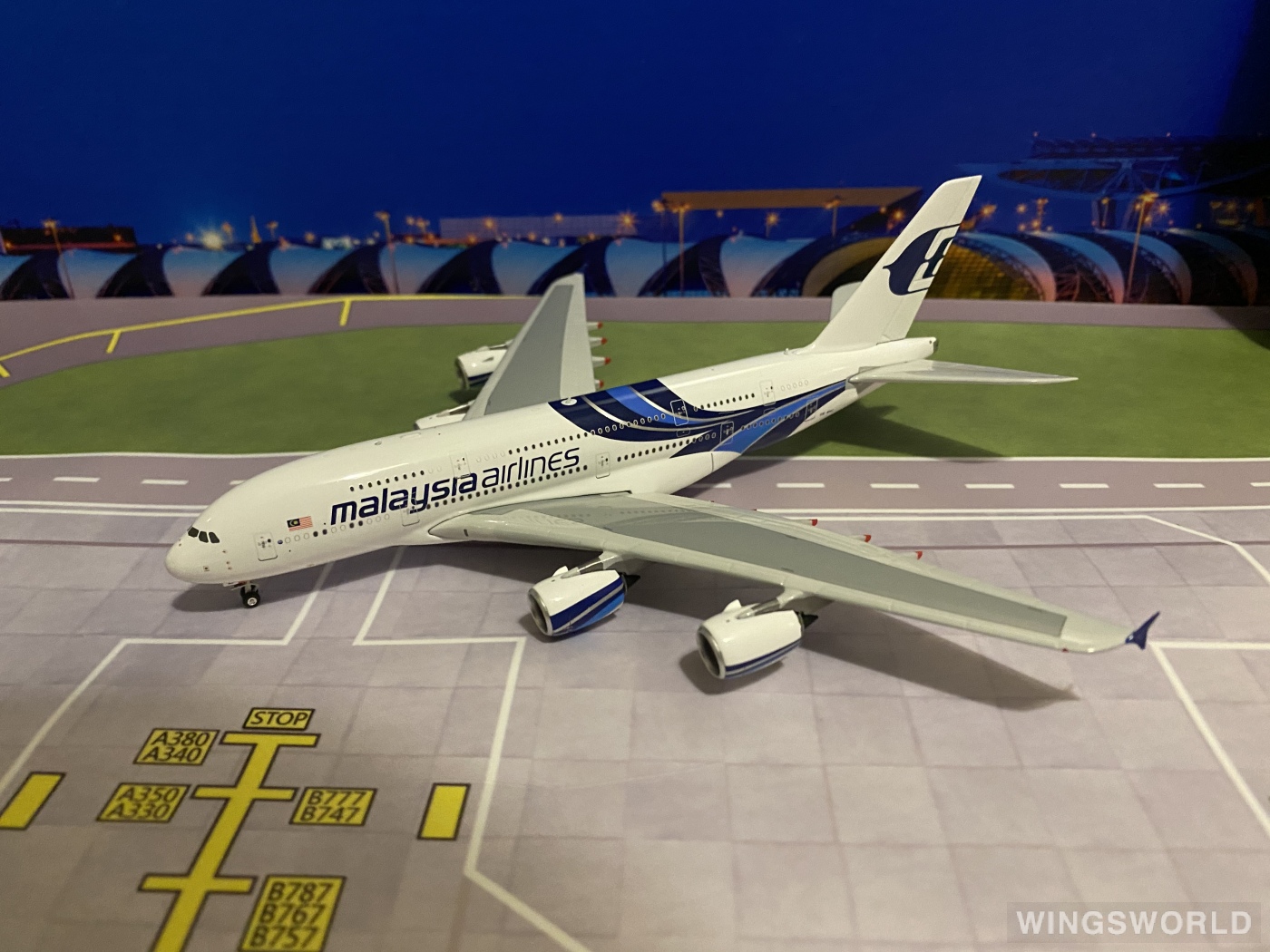 Phoenix 1:400 PH04405 Malaysia Airlines 马来西亚航空 Airbus A380-800 9M-MNC