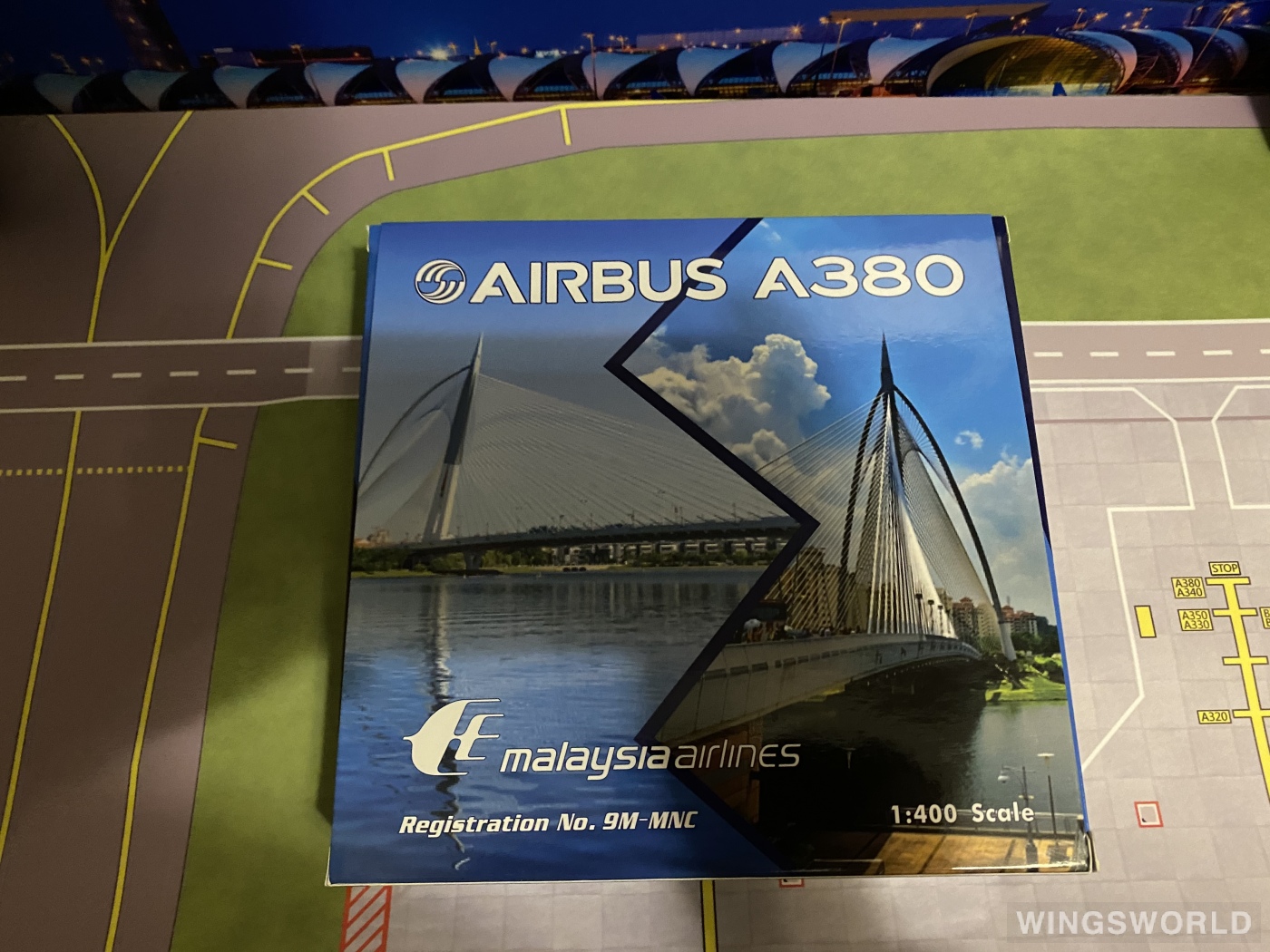 Phoenix 1:400 PH04405 Malaysia Airlines 马来西亚航空 Airbus A380-800 9M-MNC