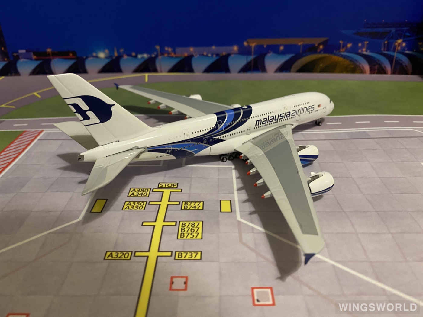 Phoenix 1:400 PH04405 Malaysia Airlines 马来西亚航空 Airbus A380-800 9M-MNC