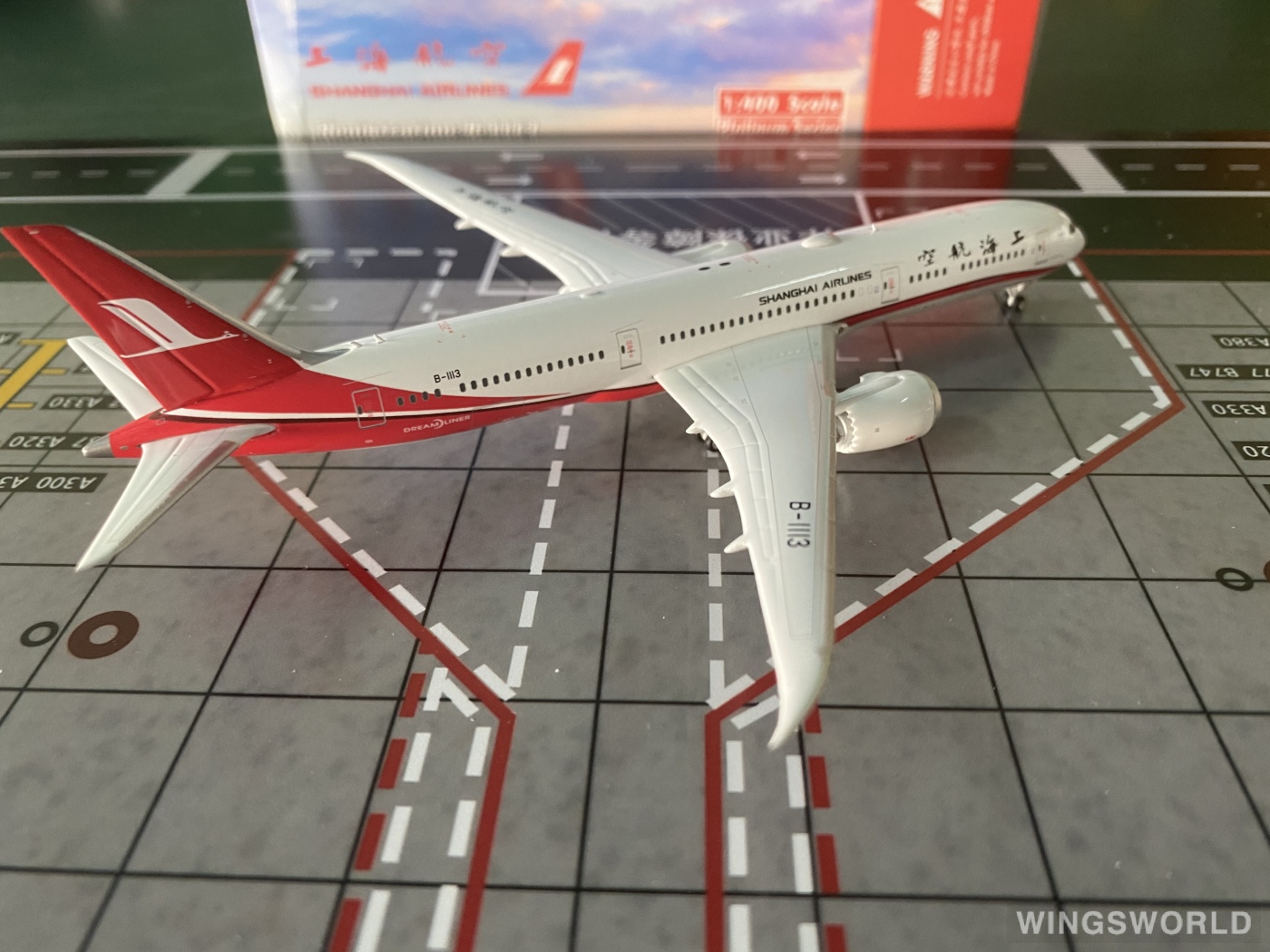 Phoenix 1:400 PH11666 Shanghai Airlines 上海航空 Boeing 787-9 B-1113