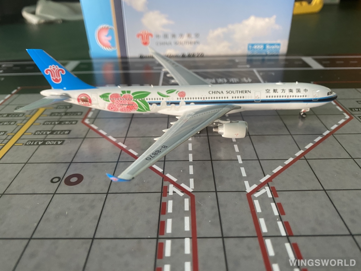 Phoenix 1:400 PH11620 China Southern 中国南方航空 Airbus A330-300 B-8870