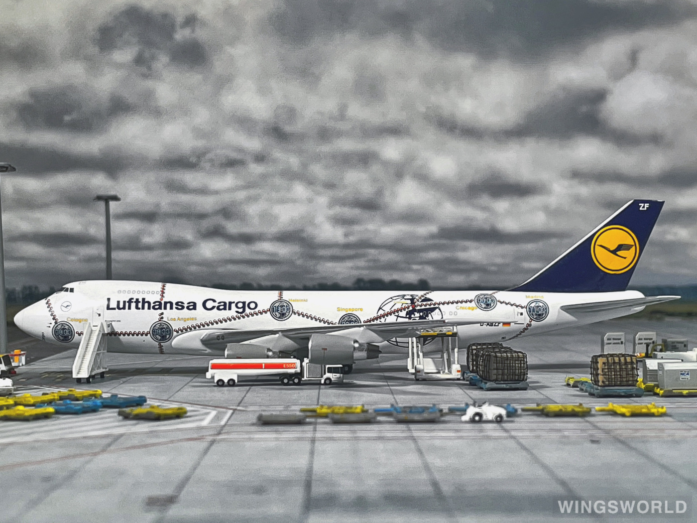 Apollo 1:400 A13127 Lufthansa 汉莎航空 Boeing 747-200 D-ABZF