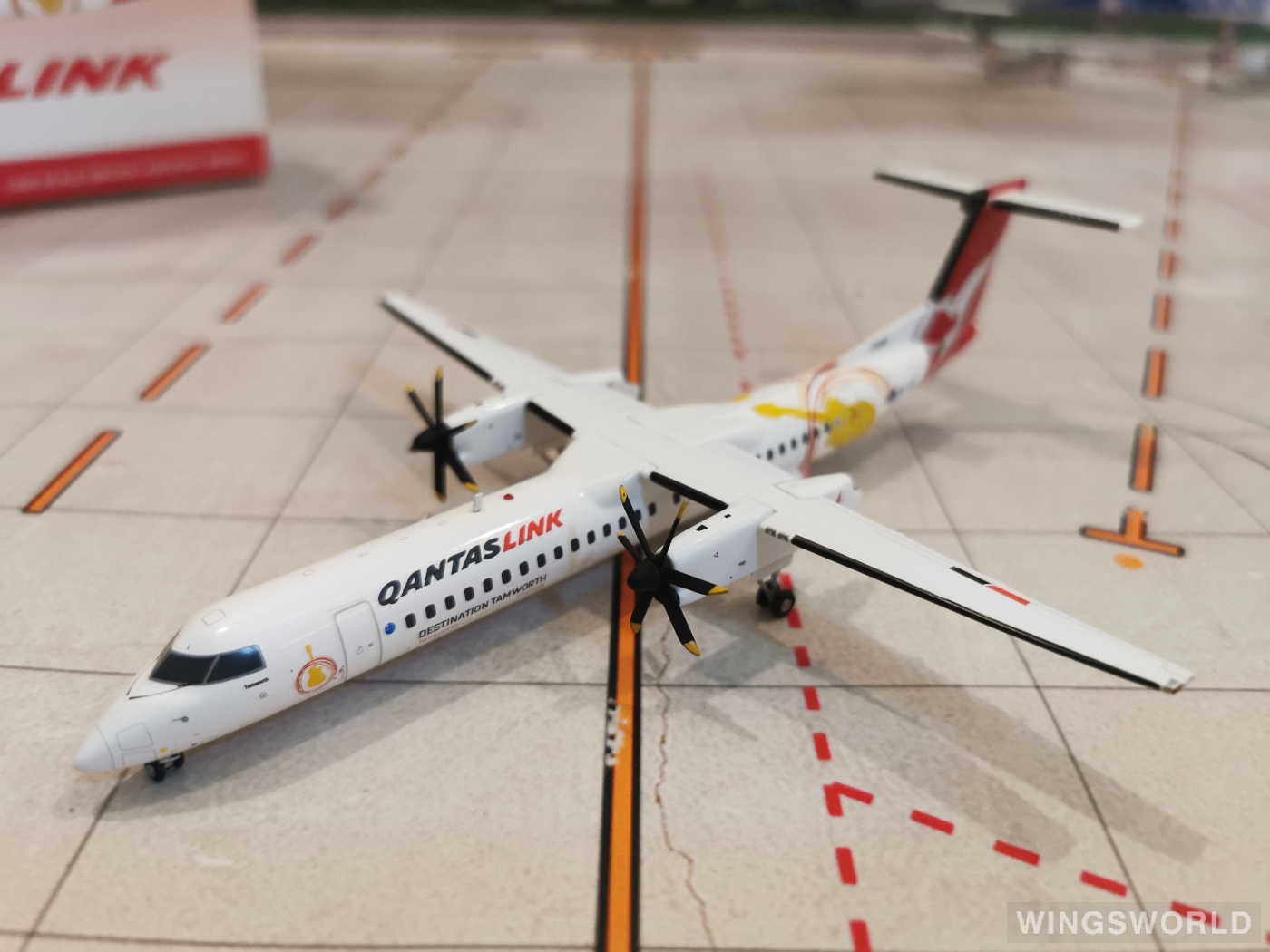 JC Wings 1:200 XX2209 Qantas 澳洲航空 Bombardier Dash 8-400 VH-QOI