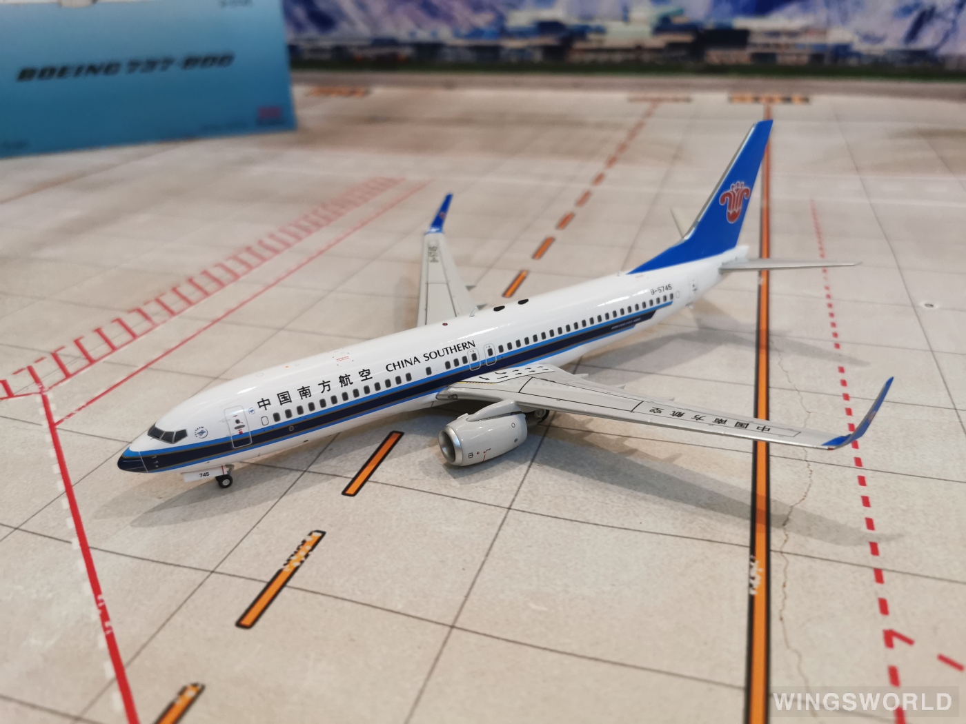 Aviation200 1:200 AV2033 China Southern 中国南方航空 Boeing 737-800 B-5745