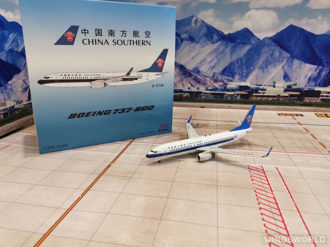 Aviation200 1:200 AV2033 China Southern 中国南方航空 Boeing 737-800 B-5745