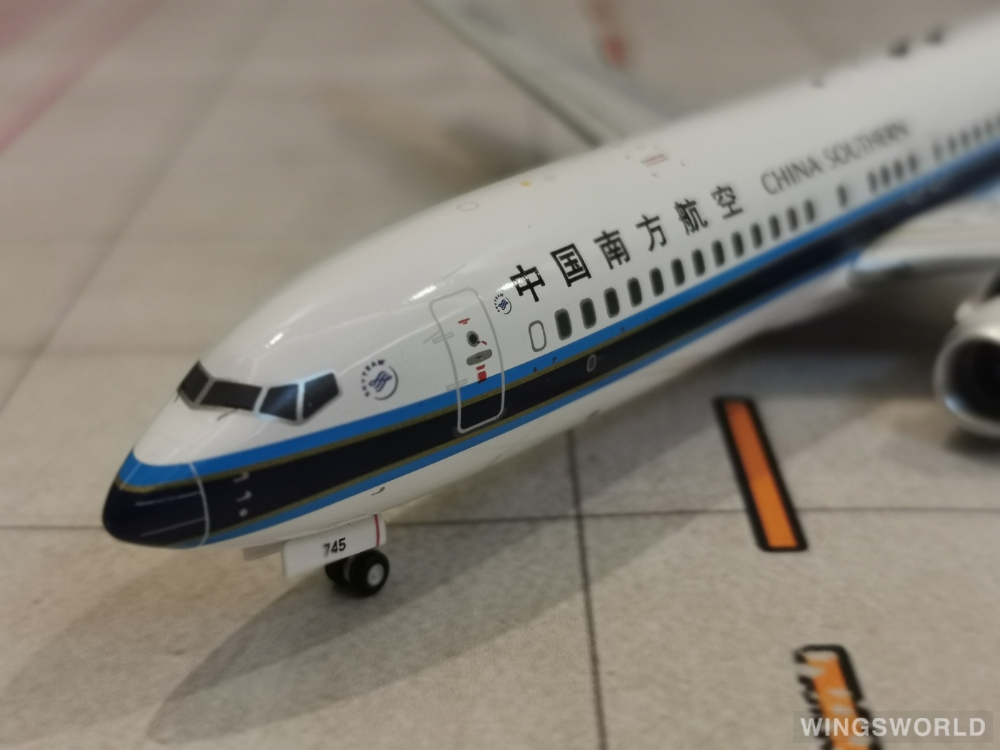 Aviation200 1:200 AV2033 China Southern 中国南方航空 Boeing 737-800 B-5745