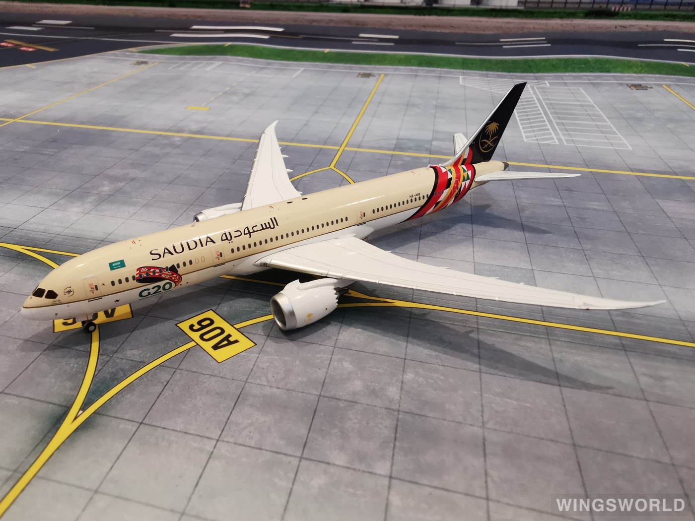 JC Wings 1:400 Boeing 787-9 Saudia 沙特阿拉伯航空LH4192 HZ