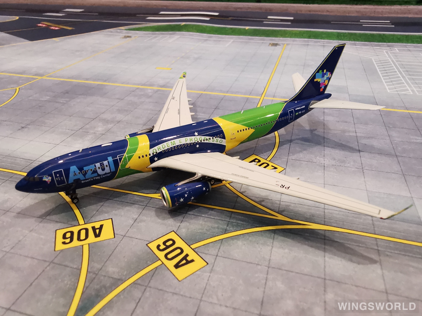 Phoenix 1:400 PH11102 Azul 蓝色巴西航空 Airbus A330-200 PR-AIV