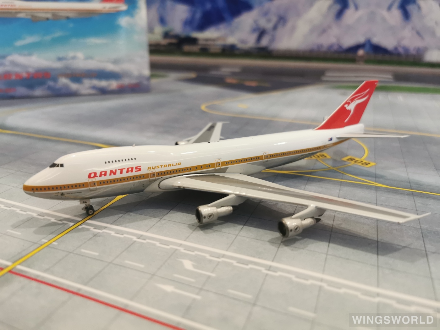 Phoenix 1:400 PH04377 Qantas 澳洲航空 Boeing 747-200 VH-EBA