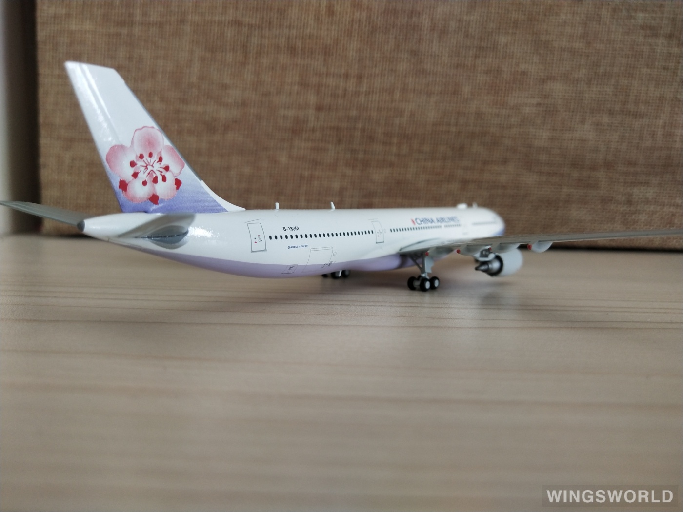 JC Wings 1:400 XX4909 China Airlines 中华航空 Airbus A330-300 B-18351