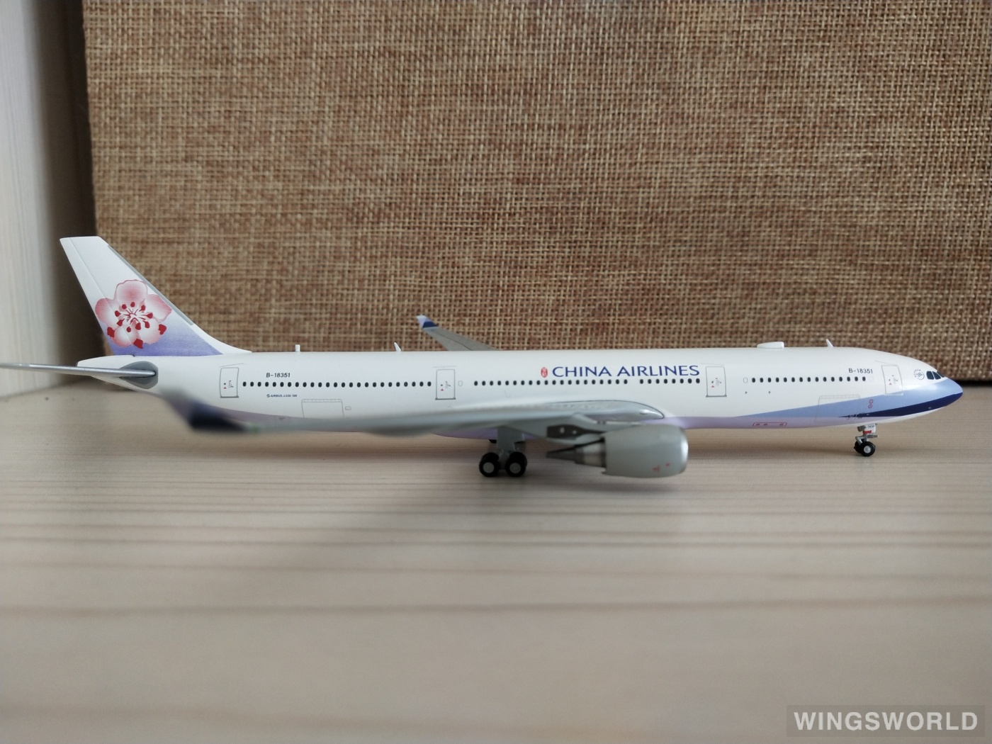 JC Wings 1:400 XX4909 China Airlines 中华航空 Airbus A330-300 B-18351