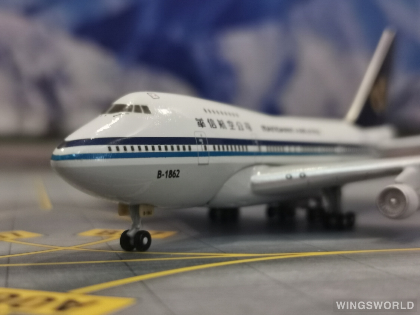 Geminijets 1:400 GJMDA309 Mandarin Airlines 华信航空 Boeing 747SP B-1862