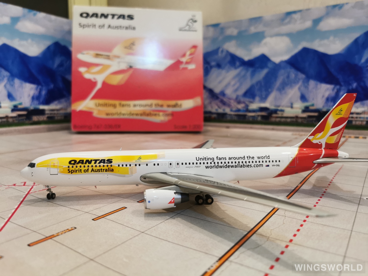 JC Wings 1:200 XX2987 Qantas 澳洲航空 Boeing 767-300 VH-OGL