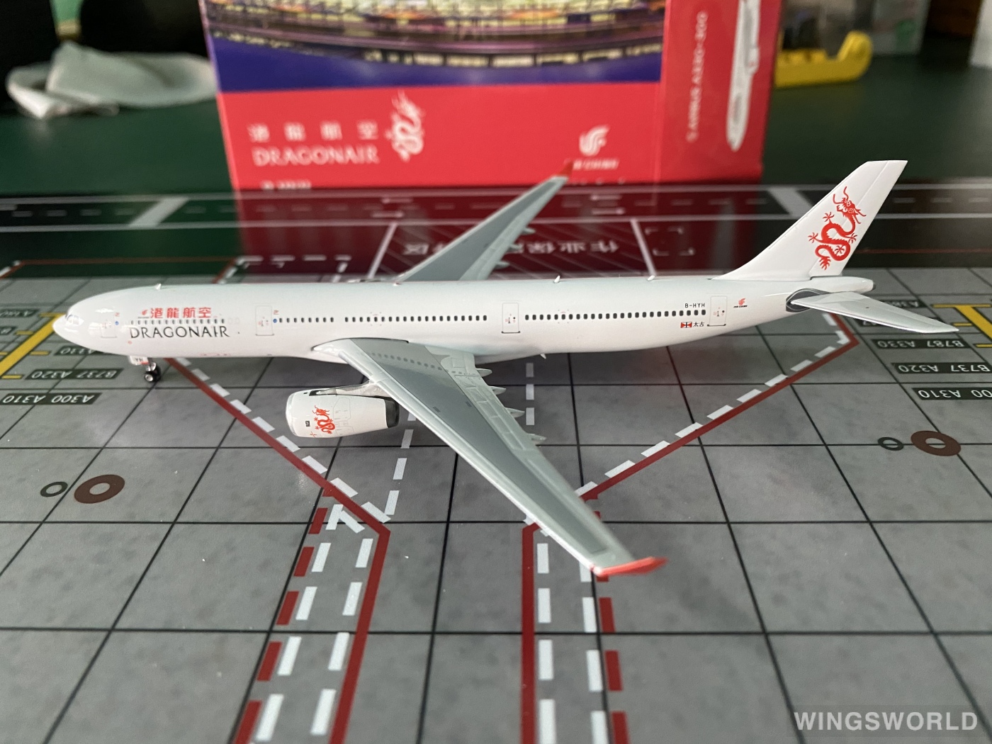 Phoenix 1:400 PH04352 Dragonair 港龙航空 Airbus A330-300 B-HYH
