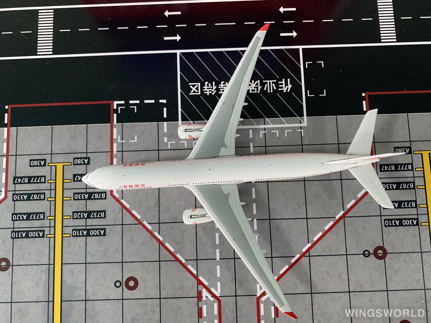Phoenix 1:400 PH04352 Dragonair 港龙航空 Airbus A330-300 B-HYH