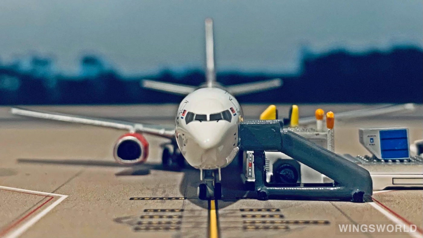Pandamodel 1:400 PM9MPOS POS Malaysia 马来西亚邮政 Boeing 737-400 9M-POS