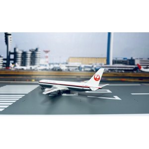 Japan Airlines 日本航空 Boeing 767-300  JA8235  PH10055 Phoenix 1:400