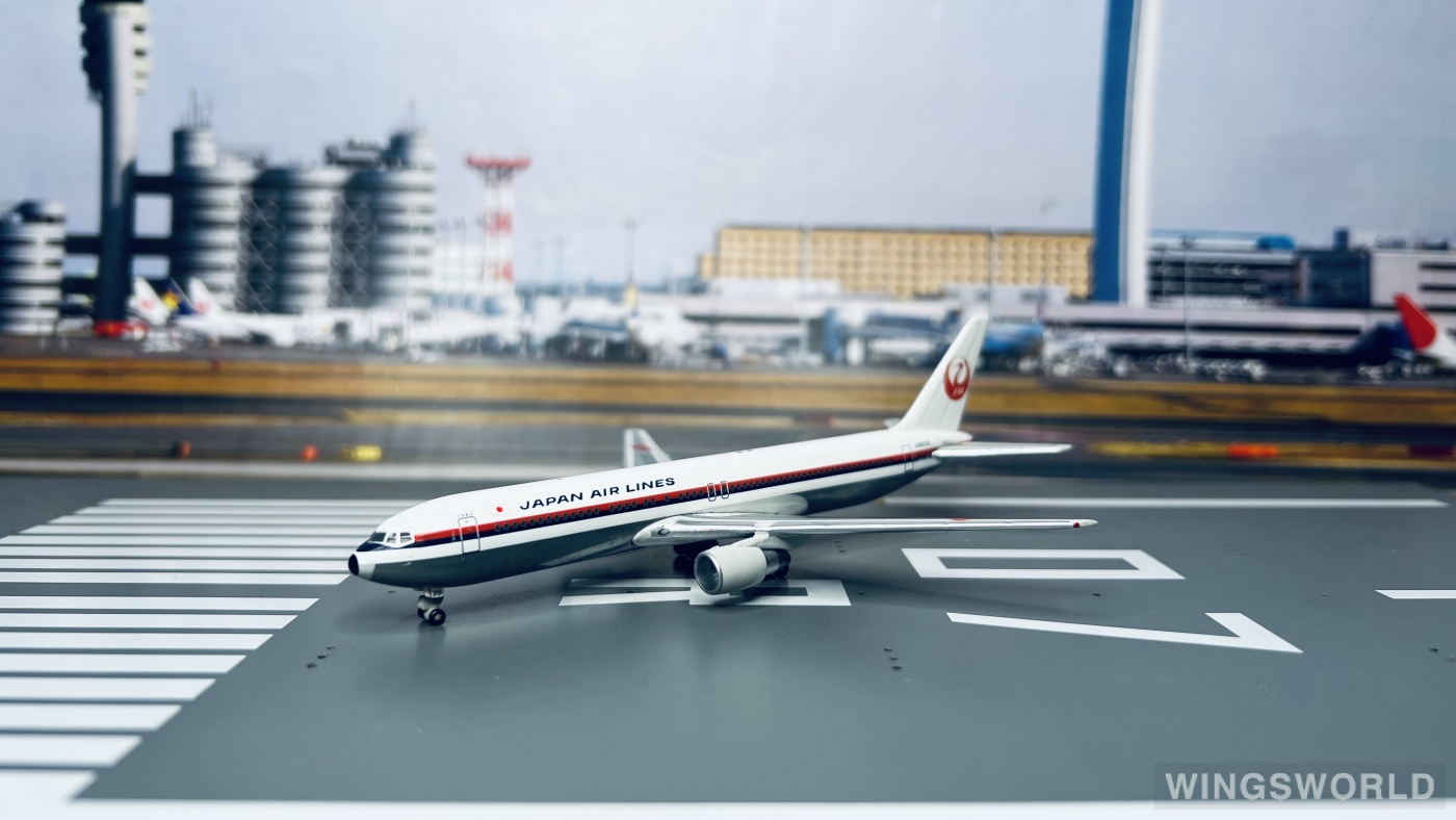 Phoenix 1:400 PH10055 Japan Airlines 日本航空 Boeing 767-300  JA8235