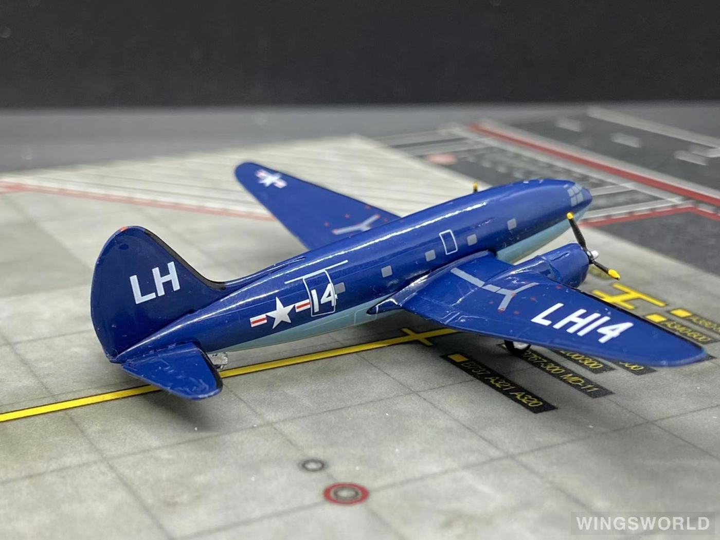 AeroClassics 1:400 AC411010 U.S. Navy 美国海军 Curtiss C-46 Commando 14