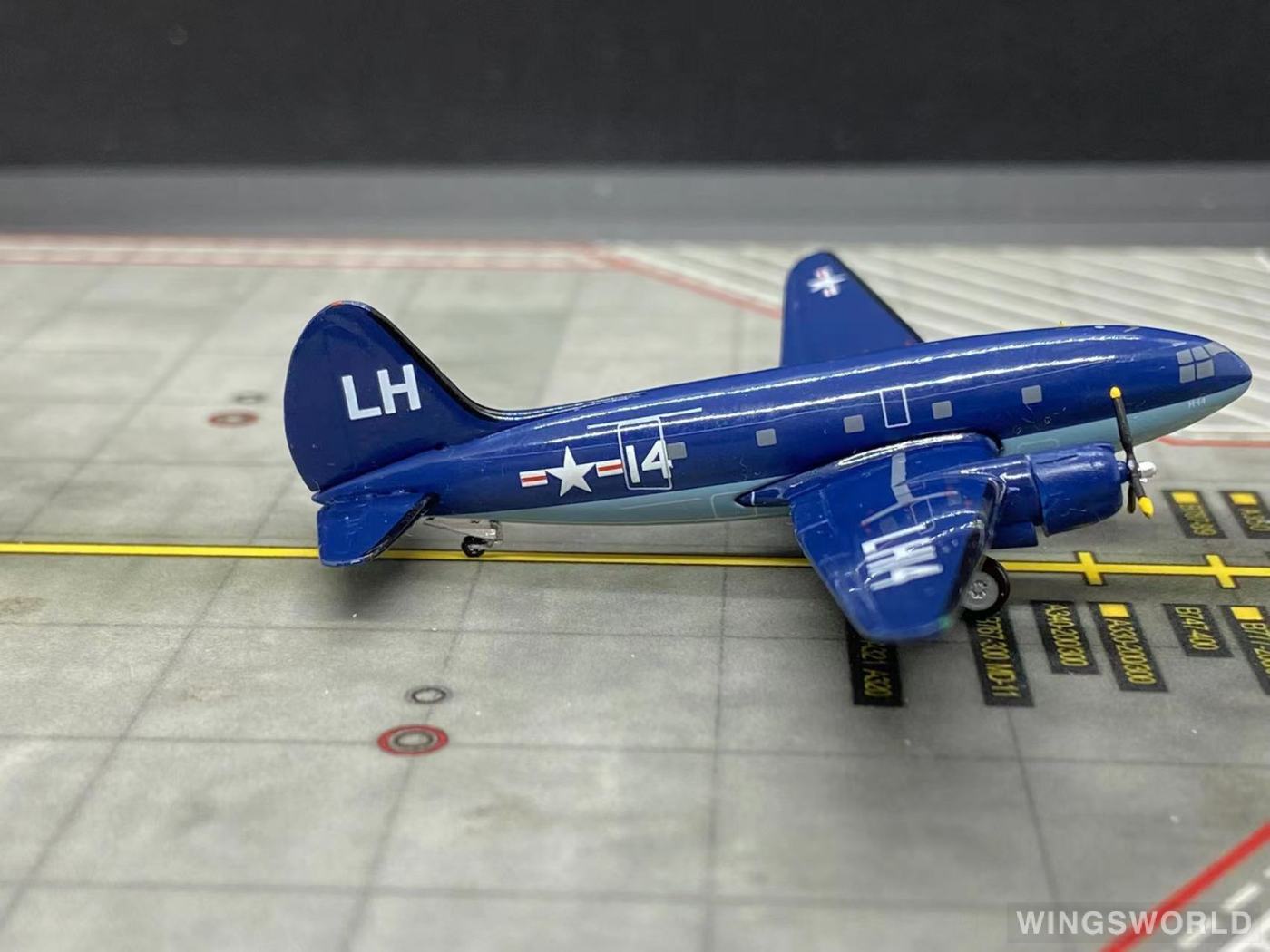 AeroClassics 1:400 AC411010 U.S. Navy 美国海军 Curtiss C-46 Commando 14