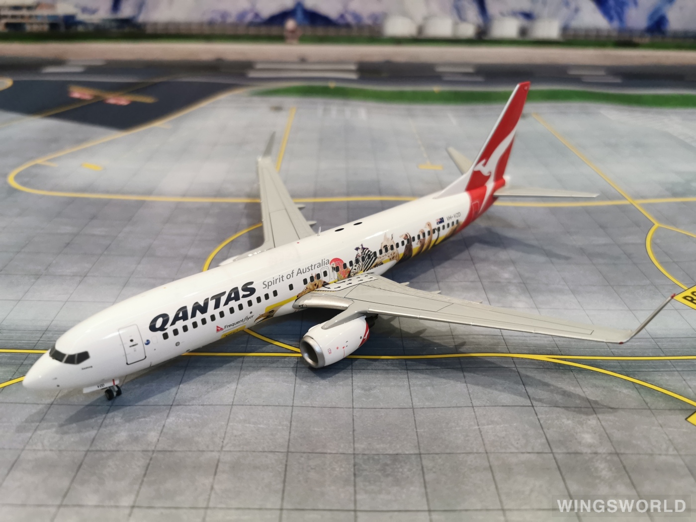 JC Wings 1:200 XX2504 Qantas 澳洲航空 Boeing 737-800 VH-VZD