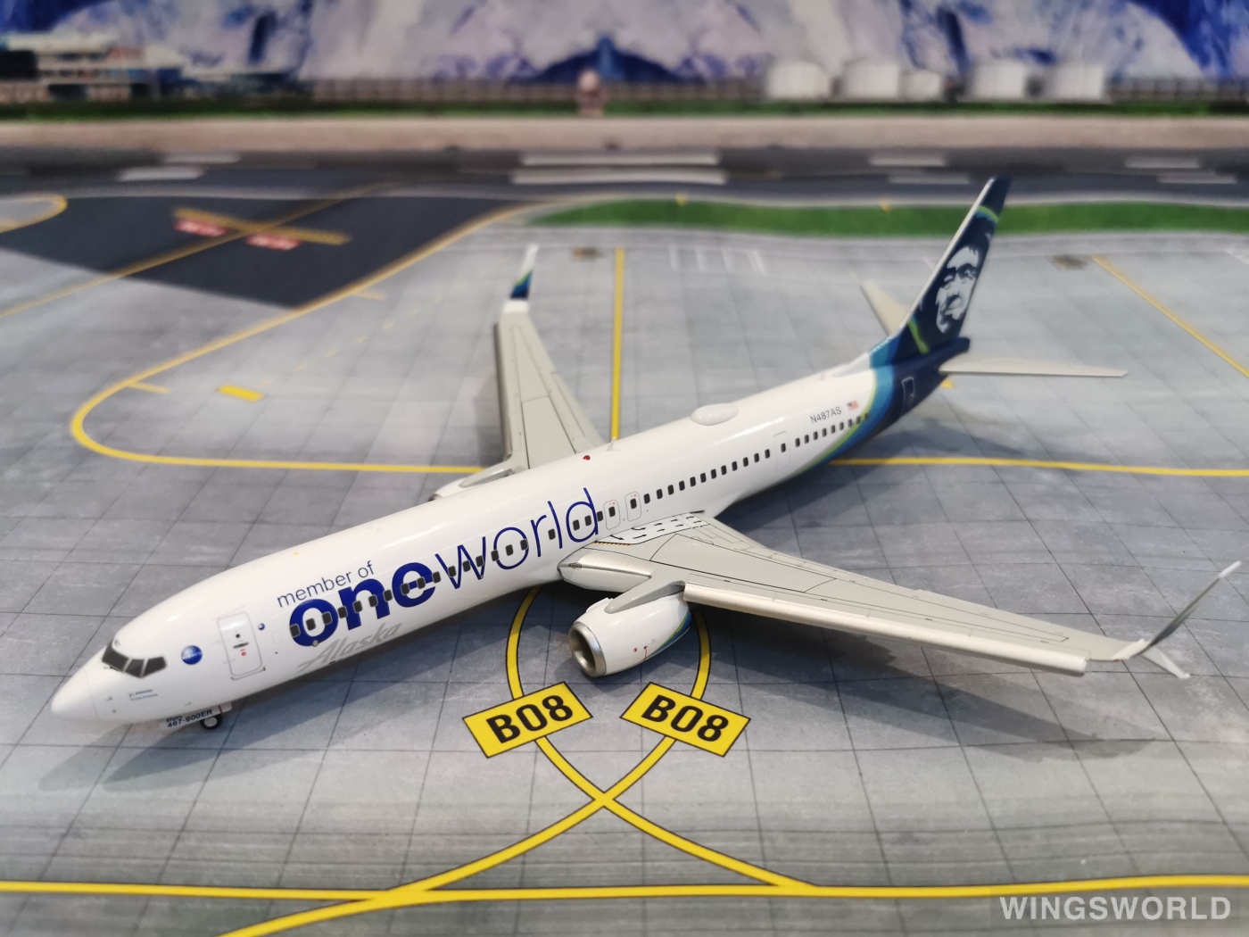 Gemini 1/200 B737-900ER アラスカ航空 Boeing 737-900ER Commercial Aircraft with Flaps Down 
