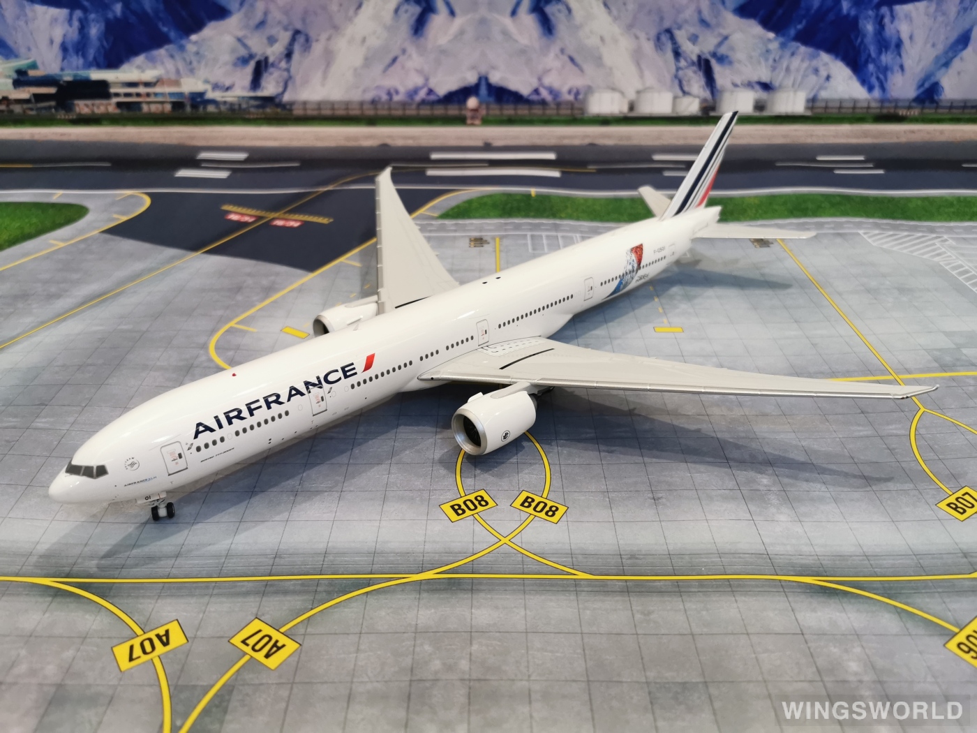 Phoenix 1:200 PH200030B Air France 法国航空 Boeing 777-300ER F-GSQH