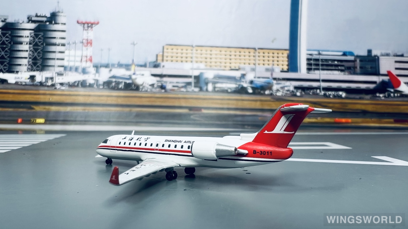 JC Wings 1:400 XX4145 Shanghai Airlines 上海航空 Bombardier CRJ200 B-3011