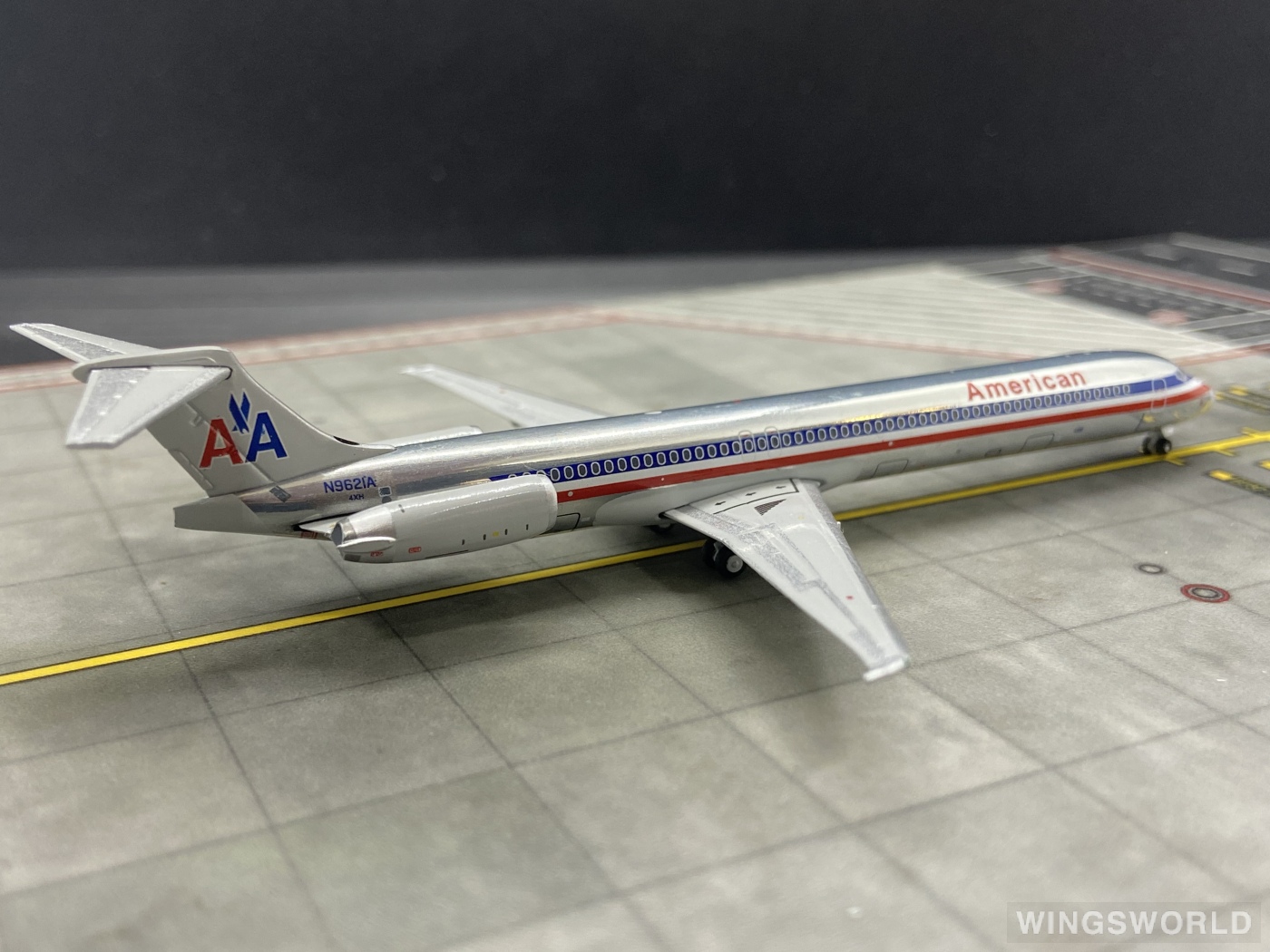 Geminijets 1:400 GJAAL1794 American Airlines 美国航空 McDonnell Douglas MD-82 N9621A