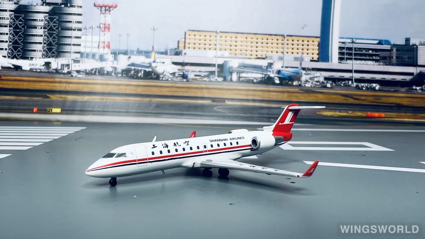 JC Wings 1:400 XX4145 Shanghai Airlines 上海航空 Bombardier CRJ200 B-3011