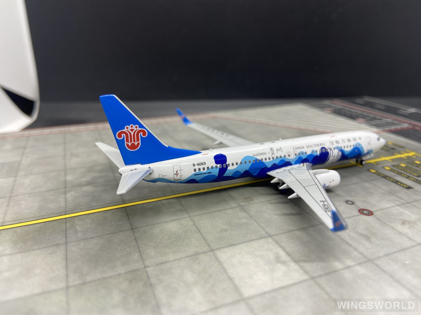 NGmodels 1:400 NG58115 China Southern 中国南方航空 Boeing 737-800 B-6069
