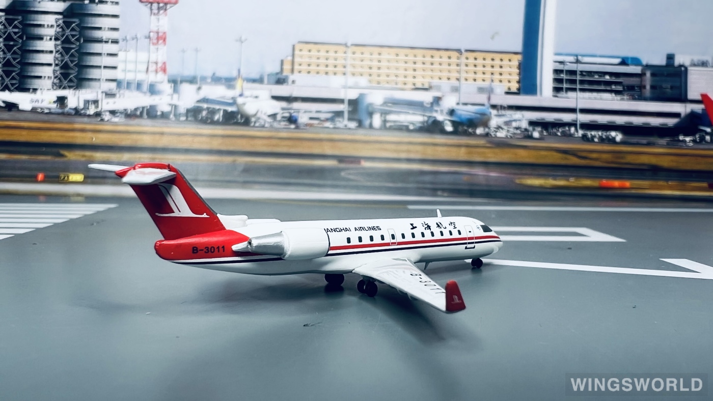 JC Wings 1:400 XX4145 Shanghai Airlines 上海航空 Bombardier CRJ200 B-3011